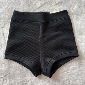 NWT Offline Aerie Main Squeeze Shortie Black